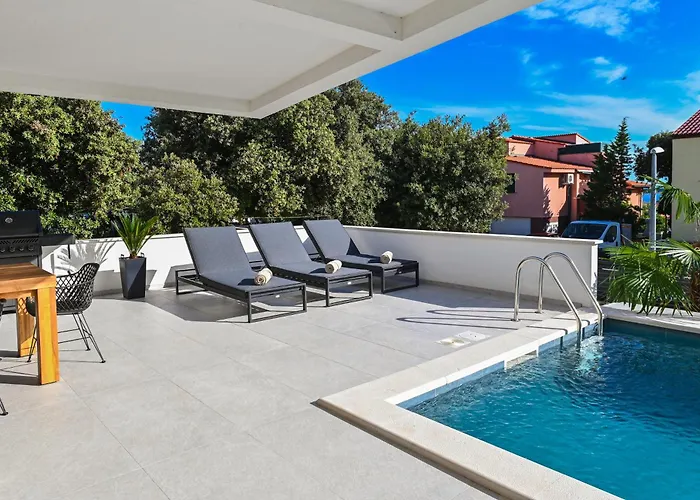 Petra With Private Pool Mandre