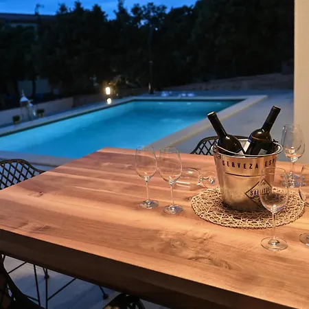 Petra With Private Pool * Mandre