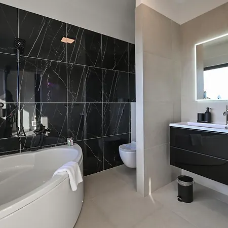 Villa Petra With Private Pool Mandre