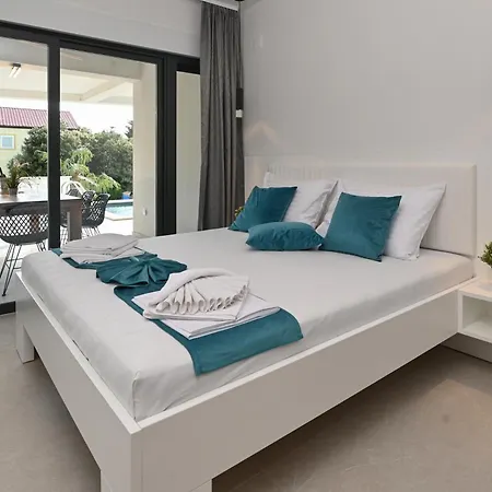 Villa Petra With Private Pool *