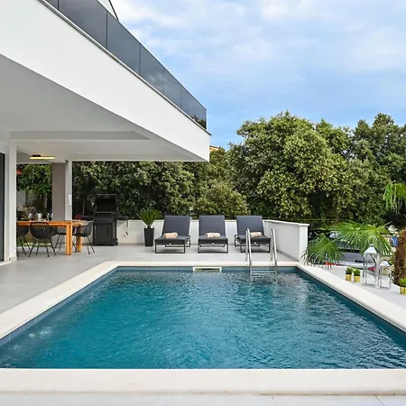 Villa Petra With Private Pool *
