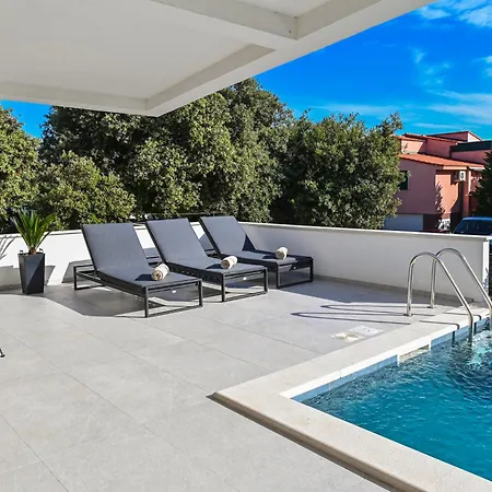 Petra With Private Pool Mandre