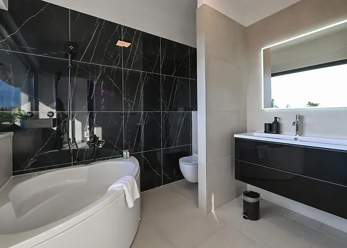 فيلة Petra With Private Pool ماندري