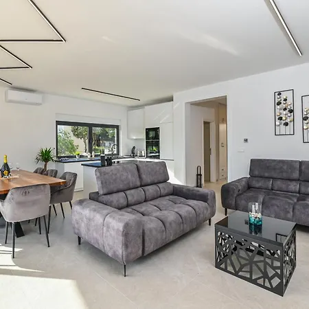 Petra With Private Pool Βίλα